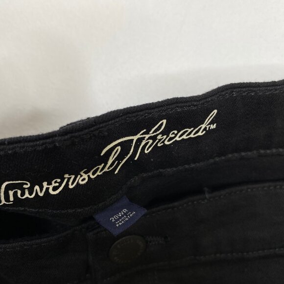 \Universal Thread Black Bermuda Shorts Roll Cuff - Picture 5 of 12